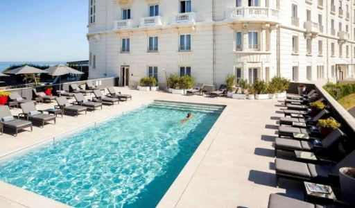 Hôtellerie : Experimental Group rachète deux nouveaux hôtels à Biarritz