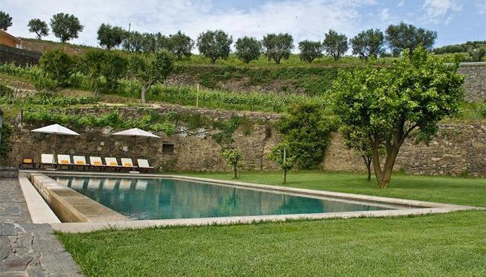 Quinta do Vallado est un hôtel design construit à la campagne au Portugal.